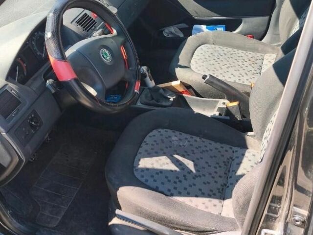 Черный Шкода Фабия, объемом двигателя 1.4 л и пробегом 230 тыс. км за 4150 $, фото 4 на Automoto.ua