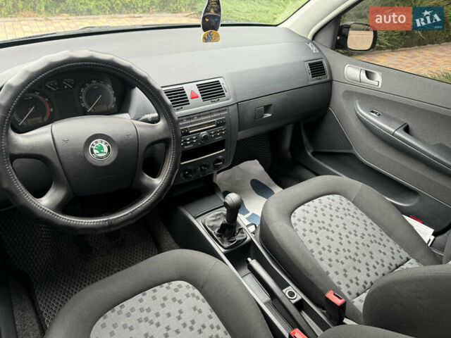 Чорний Шкода Фабія, об'ємом двигуна 1.4 л та пробігом 160 тис. км за 5777 $, фото 21 на Automoto.ua