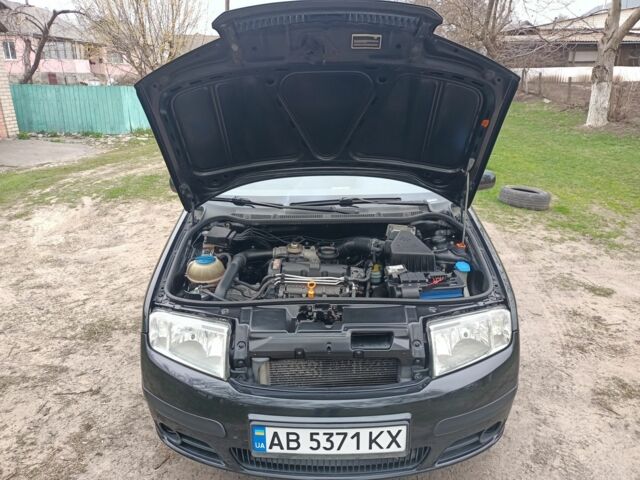 Черный Шкода Фабия, объемом двигателя 1.4 л и пробегом 232 тыс. км за 4999 $, фото 1 на Automoto.ua