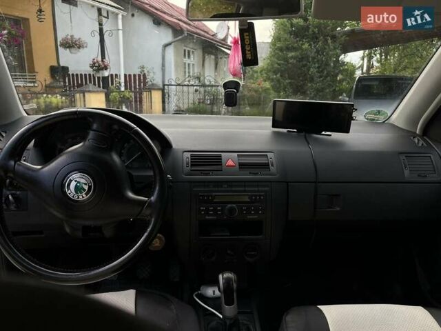 Черный Шкода Фабия, объемом двигателя 1.39 л и пробегом 220 тыс. км за 4650 $, фото 12 на Automoto.ua