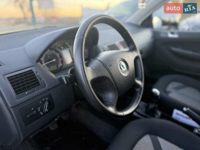 Черный Шкода Фабия, объемом двигателя 1.4 л и пробегом 200 тыс. км за 4999 $, фото 13 на Automoto.ua