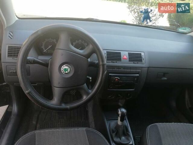 Черный Шкода Фабия, объемом двигателя 1.39 л и пробегом 159 тыс. км за 4800 $, фото 10 на Automoto.ua