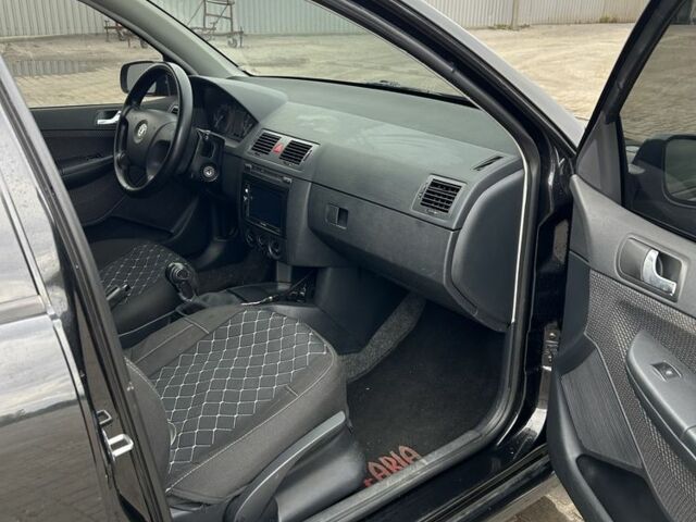 Чорний Шкода Фабія, об'ємом двигуна 1.4 л та пробігом 226 тис. км за 3900 $, фото 5 на Automoto.ua