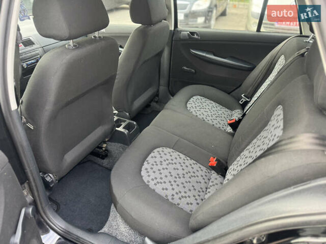 Черный Шкода Фабия, объемом двигателя 1.4 л и пробегом 173 тыс. км за 4900 $, фото 10 на Automoto.ua