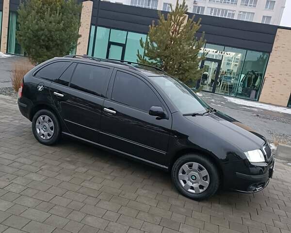 Черный Шкода Фабия, объемом двигателя 1.39 л и пробегом 193 тыс. км за 5500 $, фото 8 на Automoto.ua