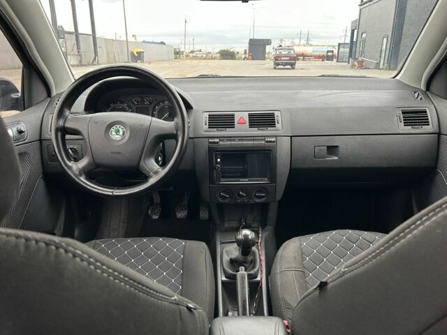 Чорний Шкода Фабія, об'ємом двигуна 1.4 л та пробігом 226 тис. км за 3900 $, фото 6 на Automoto.ua