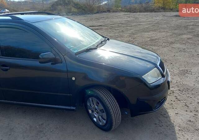 Черный Шкода Фабия, объемом двигателя 1.39 л и пробегом 252 тыс. км за 5000 $, фото 3 на Automoto.ua