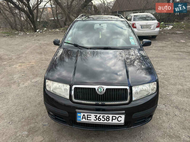 Черный Шкода Фабия, объемом двигателя 1.4 л и пробегом 150 тыс. км за 3700 $, фото 1 на Automoto.ua