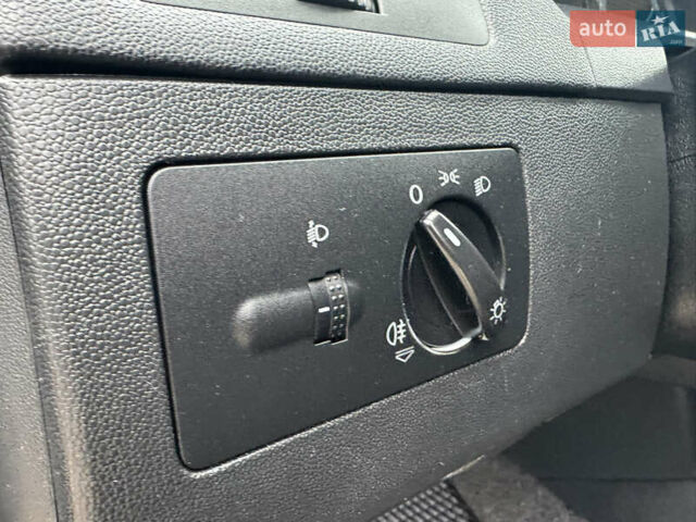 Чорний Шкода Фабія, об'ємом двигуна 1.4 л та пробігом 160 тис. км за 5777 $, фото 28 на Automoto.ua