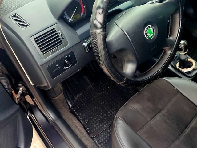 Чорний Шкода Фабія, об'ємом двигуна 1.4 л та пробігом 262 тис. км за 4300 $, фото 1 на Automoto.ua