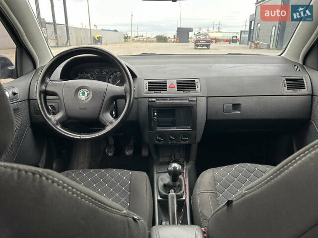 Черный Шкода Фабия, объемом двигателя 1.39 л и пробегом 226 тыс. км за 3900 $, фото 11 на Automoto.ua