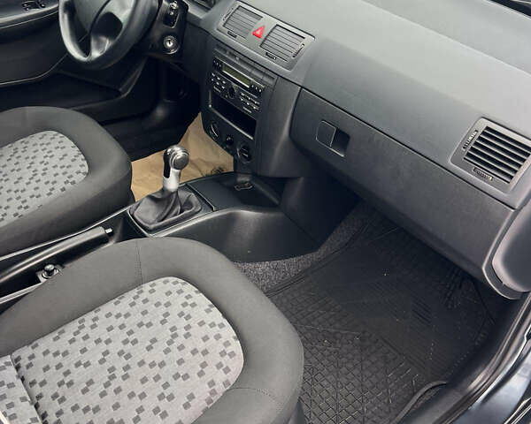 Чорний Шкода Фабія, об'ємом двигуна 1.4 л та пробігом 160 тис. км за 6450 $, фото 18 на Automoto.ua