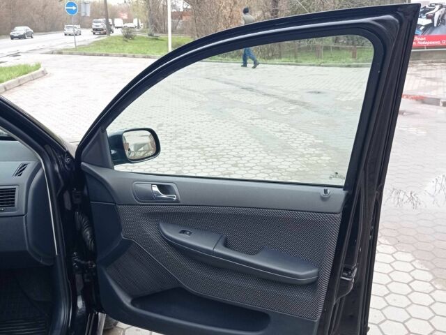 Чорний Шкода Фабія, об'ємом двигуна 2 л та пробігом 386 тис. км за 4994 $, фото 8 на Automoto.ua