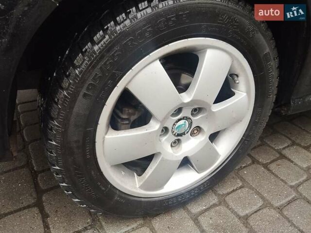 Черный Шкода Фабия, объемом двигателя 1.9 л и пробегом 315 тыс. км за 4890 $, фото 22 на Automoto.ua