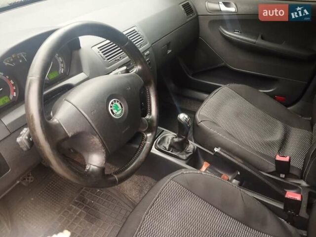 Черный Шкода Фабия, объемом двигателя 1.9 л и пробегом 315 тыс. км за 4890 $, фото 27 на Automoto.ua