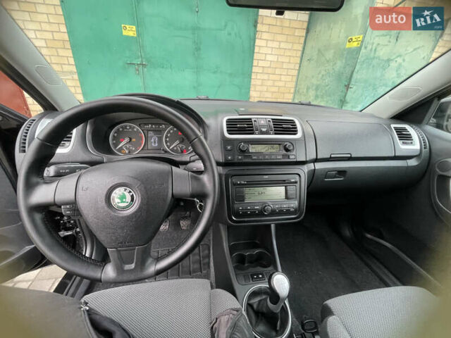 Чорний Шкода Фабія, об'ємом двигуна 1.6 л та пробігом 212 тис. км за 6100 $, фото 19 на Automoto.ua