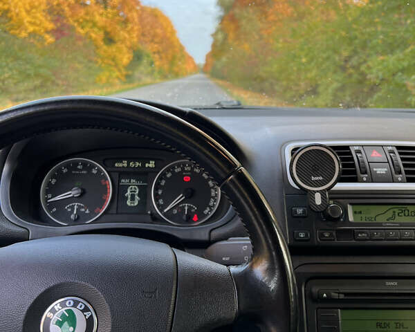 Черный Шкода Фабия, объемом двигателя 1.6 л и пробегом 166 тыс. км за 6800 $, фото 13 на Automoto.ua