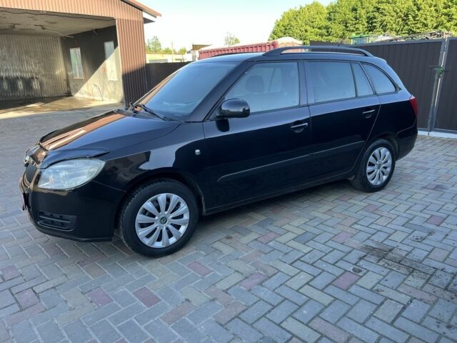 Черный Шкода Фабия, объемом двигателя 1.4 л и пробегом 226 тыс. км за 5100 $, фото 1 на Automoto.ua