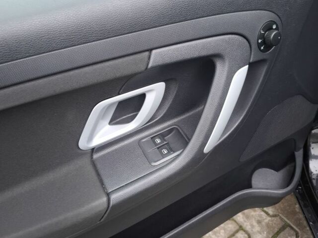 Чорний Шкода Фабія, об'ємом двигуна 1.4 л та пробігом 227 тис. км за 5250 $, фото 11 на Automoto.ua