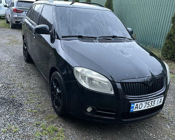Черный Шкода Фабия, объемом двигателя 1.42 л и пробегом 243 тыс. км за 5000 $, фото 1 на Automoto.ua