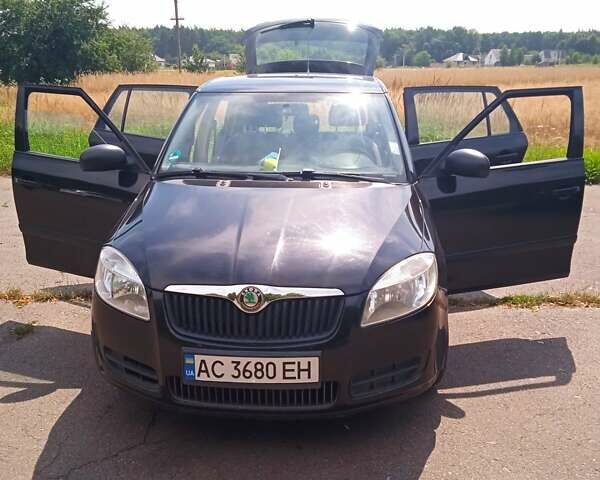 Черный Шкода Фабия, объемом двигателя 1.2 л и пробегом 227 тыс. км за 4200 $, фото 3 на Automoto.ua
