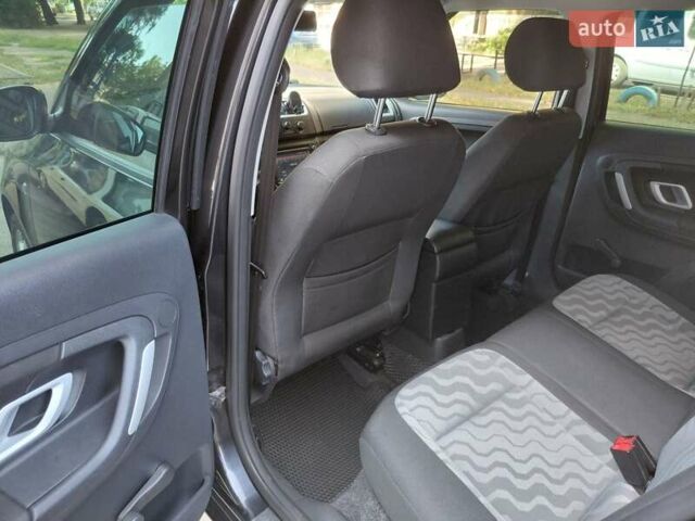 Черный Шкода Фабия, объемом двигателя 1.4 л и пробегом 233 тыс. км за 5300 $, фото 35 на Automoto.ua