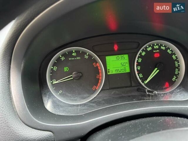 Черный Шкода Фабия, объемом двигателя 1.39 л и пробегом 195 тыс. км за 5250 $, фото 32 на Automoto.ua