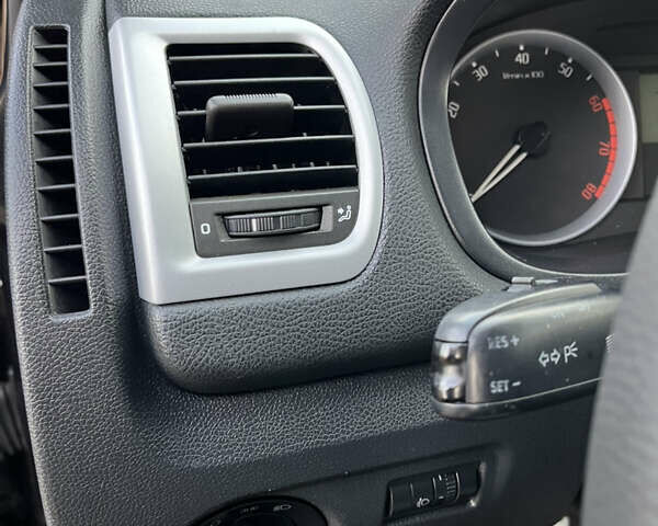 Шкода Фабия 2008 в Калуше на Automoto.ua Черный Шкода Фабия, объемом двигателя 1.6 л и пробегом 203 тыс. км за 5850 $, фото 49 на Automoto.ua