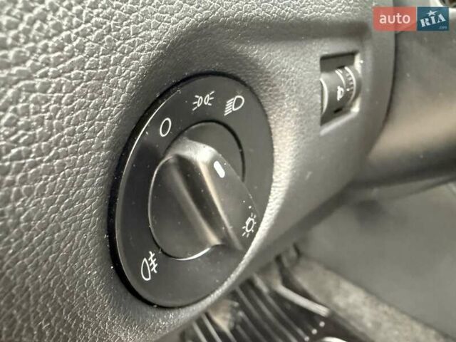 Черный Шкода Фабия, объемом двигателя 1.2 л и пробегом 225 тыс. км за 3250 $, фото 46 на Automoto.ua