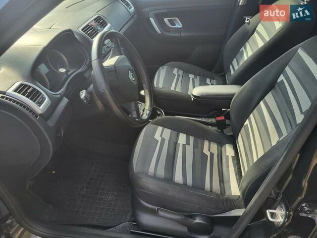 Чорний Шкода Фабія, об'ємом двигуна 1.39 л та пробігом 260 тис. км за 5000 $, фото 21 на Automoto.ua