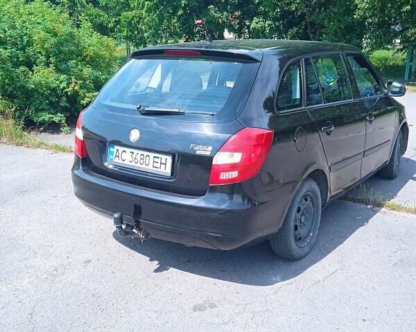 Черный Шкода Фабия, объемом двигателя 1.2 л и пробегом 227 тыс. км за 4200 $, фото 1 на Automoto.ua