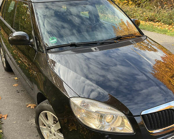 Черный Шкода Фабия, объемом двигателя 1.6 л и пробегом 166 тыс. км за 6800 $, фото 2 на Automoto.ua
