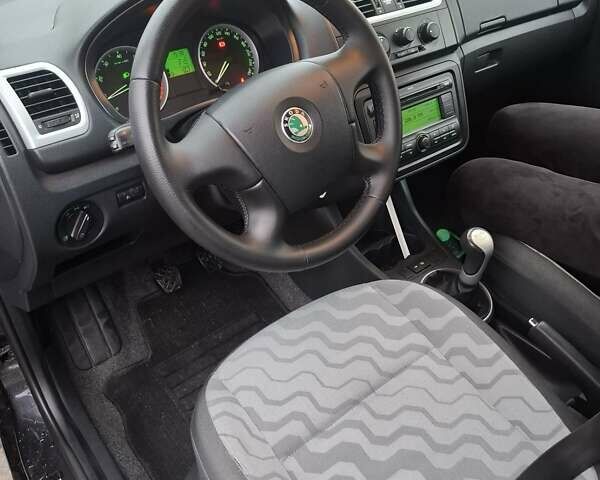 Черный Шкода Фабия, объемом двигателя 1.39 л и пробегом 227 тыс. км за 5499 $, фото 8 на Automoto.ua