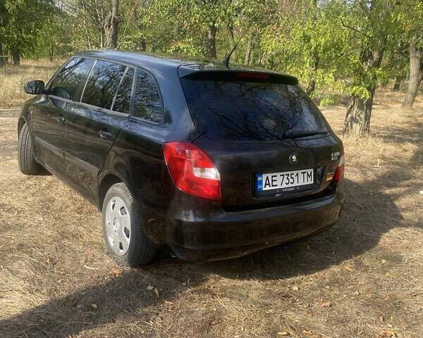 Черный Шкода Фабия, объемом двигателя 1.2 л и пробегом 250 тыс. км за 4400 $, фото 2 на Automoto.ua