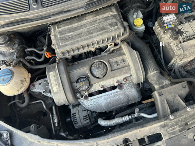 Черный Шкода Фабия, объемом двигателя 1.39 л и пробегом 222 тыс. км за 4750 $, фото 22 на Automoto.ua