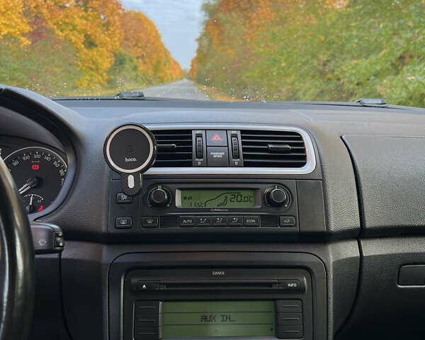 Черный Шкода Фабия, объемом двигателя 1.6 л и пробегом 166 тыс. км за 6800 $, фото 14 на Automoto.ua