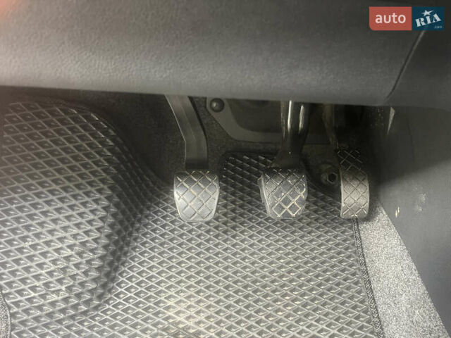 Черный Шкода Фабия, объемом двигателя 1.6 л и пробегом 230 тыс. км за 6200 $, фото 23 на Automoto.ua