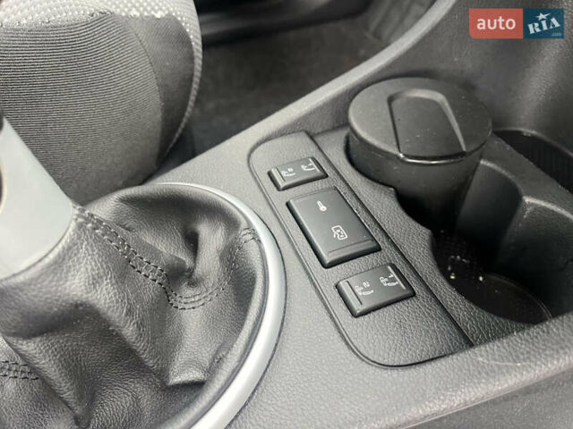 Черный Шкода Фабия, объемом двигателя 1.6 л и пробегом 169 тыс. км за 6350 $, фото 54 на Automoto.ua