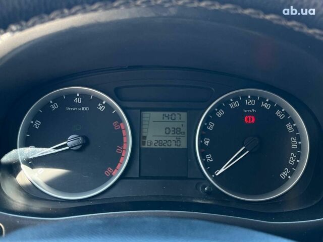 Черный Шкода Фабия, объемом двигателя 1.6 л и пробегом 282 тыс. км за 4990 $, фото 42 на Automoto.ua