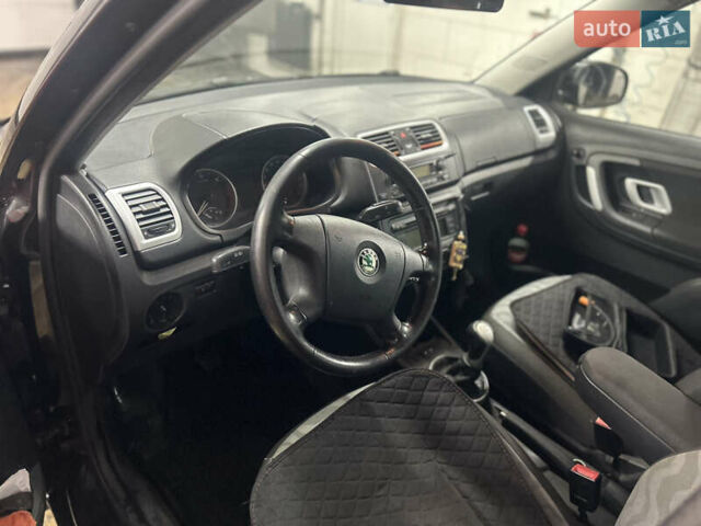 Черный Шкода Фабия, объемом двигателя 1.42 л и пробегом 206 тыс. км за 3600 $, фото 4 на Automoto.ua