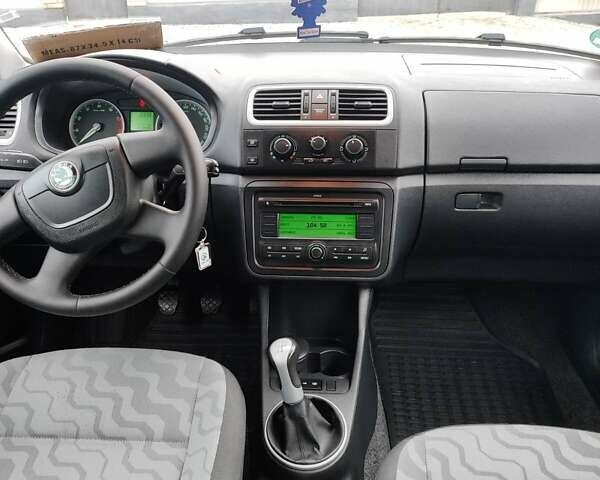 Черный Шкода Фабия, объемом двигателя 1.4 л и пробегом 212 тыс. км за 6200 $, фото 8 на Automoto.ua