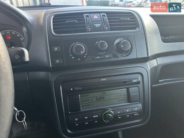 Черный Шкода Фабия, объемом двигателя 1.39 л и пробегом 222 тыс. км за 4750 $, фото 16 на Automoto.ua