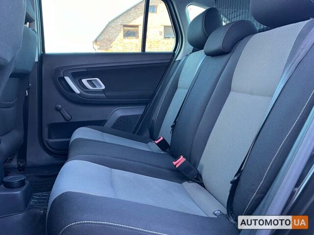Черный Шкода Фабия, объемом двигателя 1.4 л и пробегом 190 тыс. км за 5400 $, фото 13 на Automoto.ua