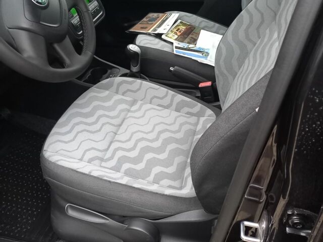 Черный Шкода Фабия, объемом двигателя 1.4 л и пробегом 212 тыс. км за 6300 $, фото 6 на Automoto.ua