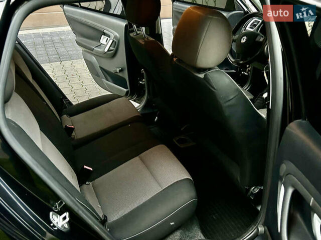 Черный Шкода Фабия, объемом двигателя 1.39 л и пробегом 243 тыс. км за 4350 $, фото 35 на Automoto.ua