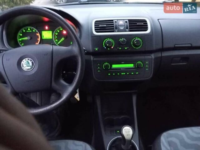 Чорний Шкода Фабія, об'ємом двигуна 1.39 л та пробігом 220 тис. км за 5300 $, фото 11 на Automoto.ua