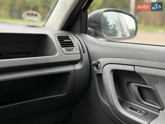 Черный Шкода Фабия, объемом двигателя 1.2 л и пробегом 225 тыс. км за 3250 $, фото 50 на Automoto.ua