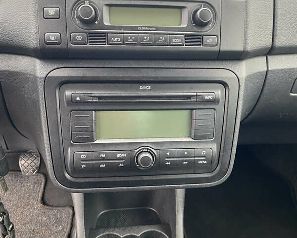 Черный Шкода Фабия, объемом двигателя 1.39 л и пробегом 210 тыс. км за 5800 $, фото 10 на Automoto.ua