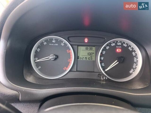 Черный Шкода Фабия, объемом двигателя 1.4 л и пробегом 219 тыс. км за 5999 $, фото 3 на Automoto.ua