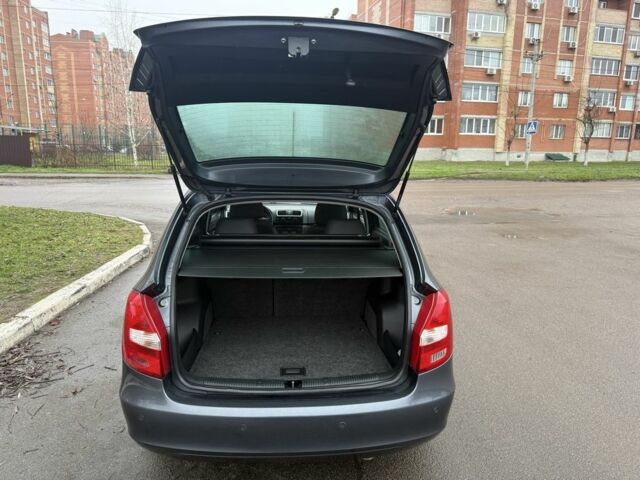 Черный Шкода Фабия, объемом двигателя 1.6 л и пробегом 195 тыс. км за 6500 $, фото 21 на Automoto.ua